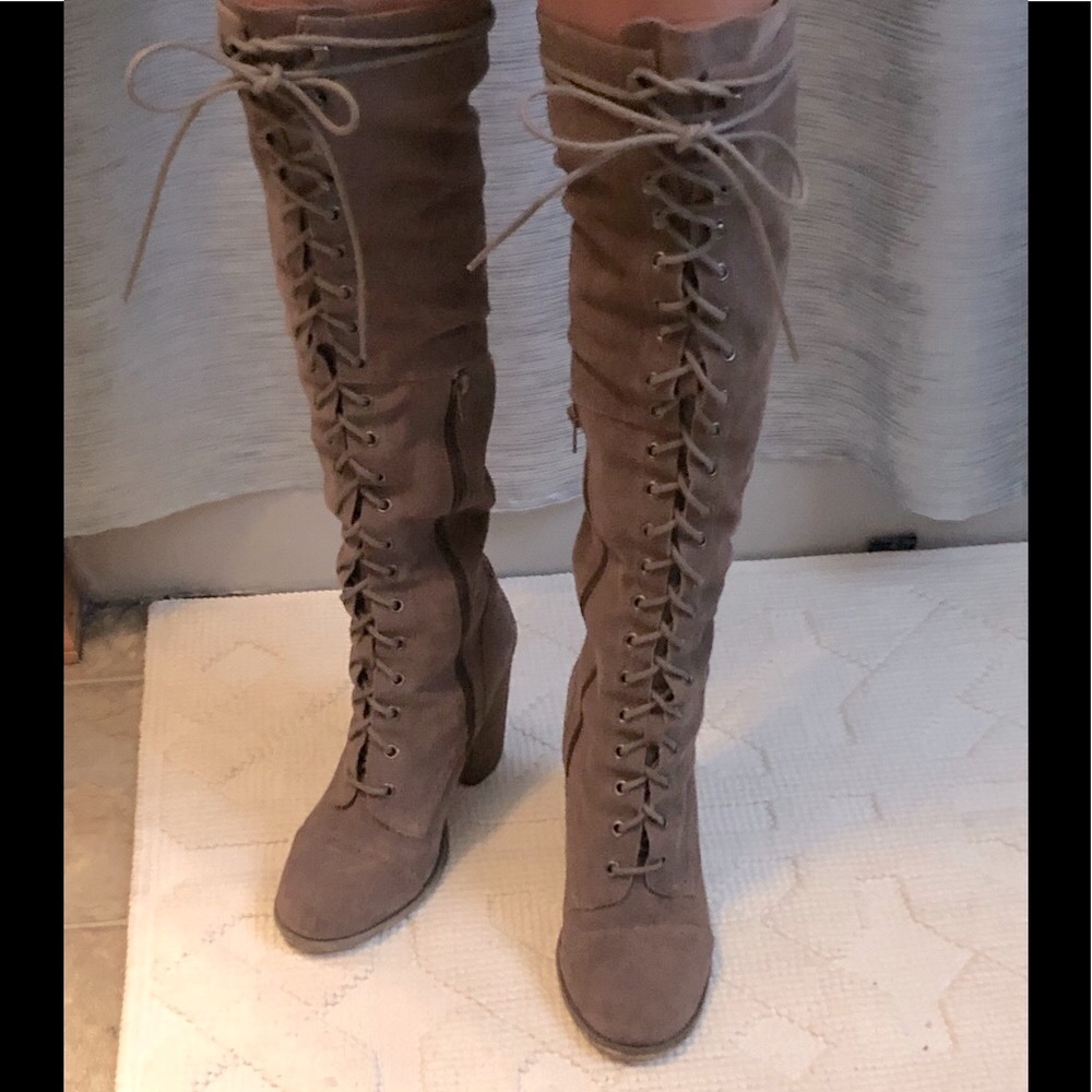 Carlos Santana tan lace up boots size 8.5